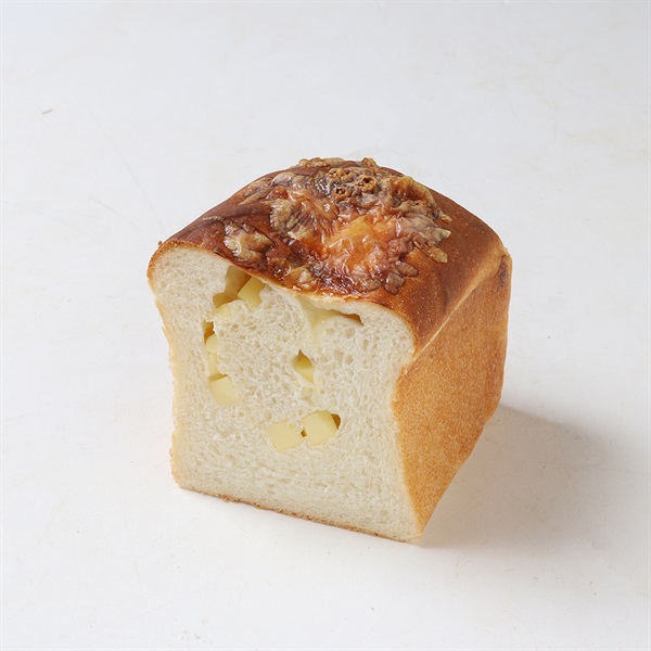 ゴロっと濃厚チーズ食パン 1/2　≪冷凍≫