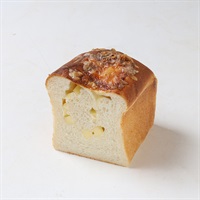 ゴロっと濃厚チーズ食パン 1/2　≪冷凍≫
