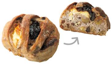 西洋スモモとクリームチーズのルヴァン